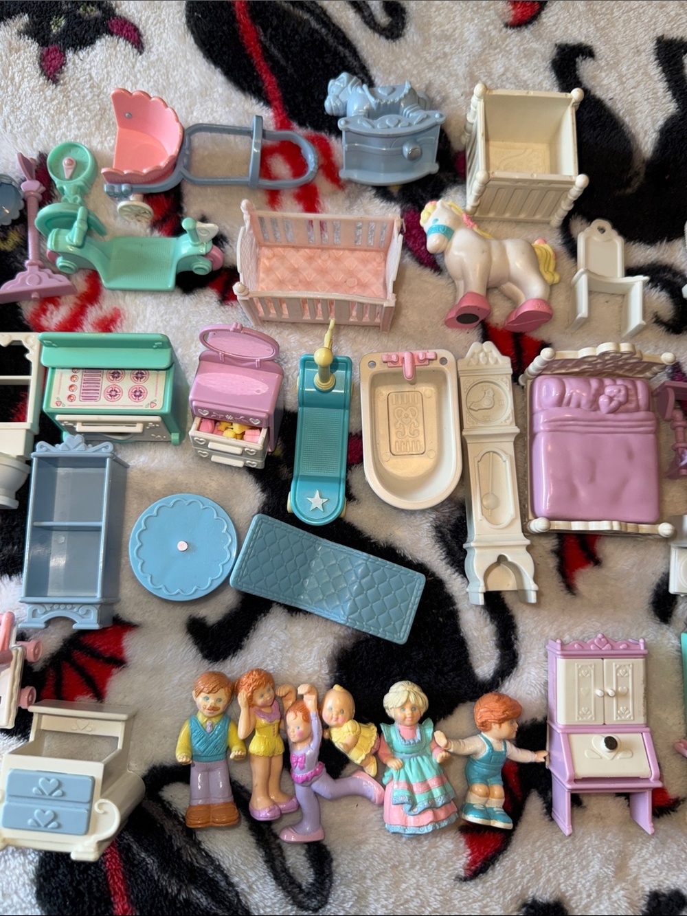 Fisher-Price Little People  Precious Places Dollhouse Furniture & Figures